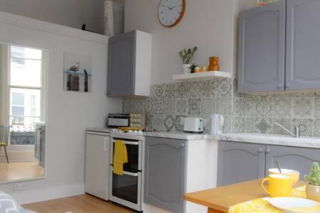 Striking Seaside One Bed Balcony Flat In Brighton Exterior photo